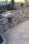 Bad-Haering-Granitsteinmauer-in-Beton-mit-Grillstelle
