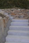 Granitstiege-und-Steinmauer-